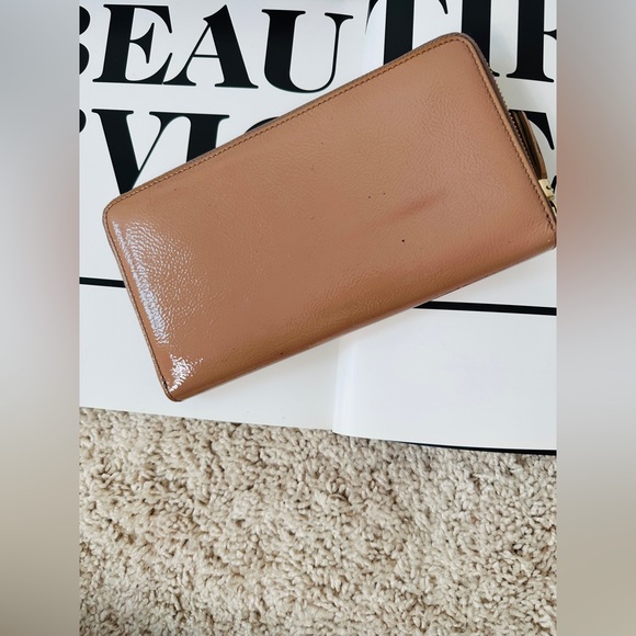 Authentic Gucci Taupe Patent Leather XL Organizer Wallet - Picture 11 of 11